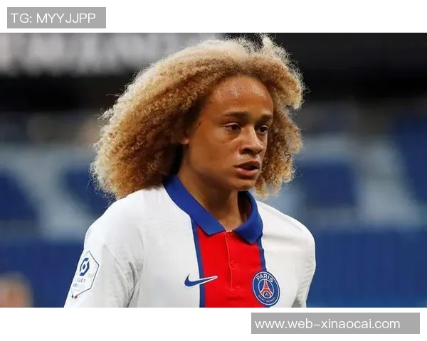 哈维西蒙斯：新星崛起的足球天才与未来之路探讨